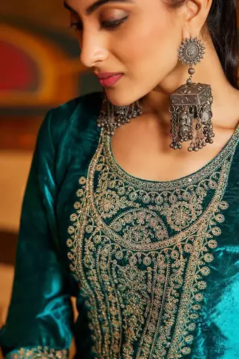 Women Ethnic Motifs Embroidered Regular Sequinned Velvet Kurta with Trousers & With Dupatta