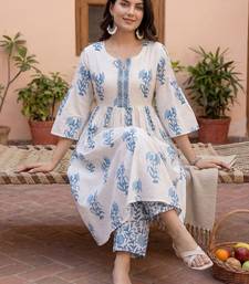Women Floral Printed Tiered Pure Cotton Kurta with Trousers