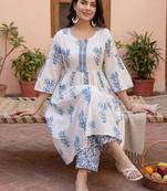 Women Floral Printed Tiered Pure Cotton Kurta with Trousers