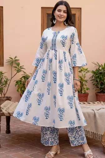 Women Floral Printed Tiered Pure Cotton Kurta with Trousers