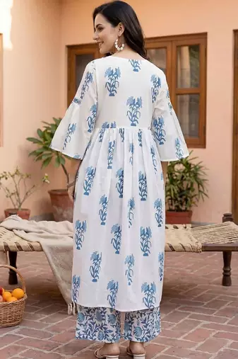 Women Floral Printed Tiered Pure Cotton Kurta with Trousers