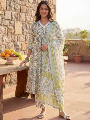 Women Floral Printed Empire Pure Cotton Kurta with Trousers & With Dupatta 3