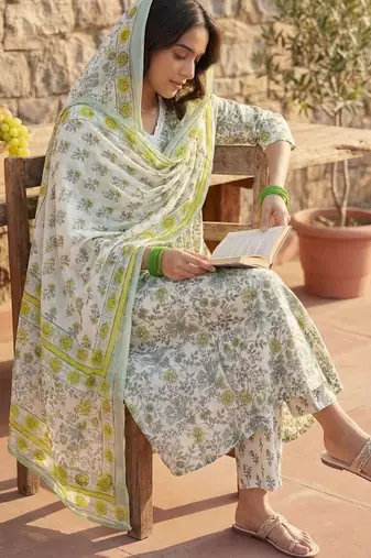 Women Floral Printed Empire Pure Cotton Kurta with Trousers & With Dupatta
