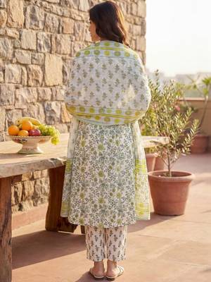 Women Floral Printed Empire Pure Cotton Kurta with Trousers & With Dupatta 7