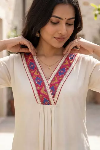 Women Embroidered Regular Thread Work Liva Kurta with Trousers