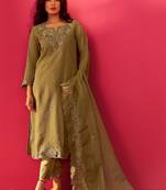 Women Ethnic Motifs Embroidered Regular Thread Work Kurta with Trousers & With Dupatta