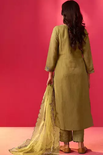 Women Ethnic Motifs Embroidered Regular Thread Work Kurta with Trousers & With Dupatta