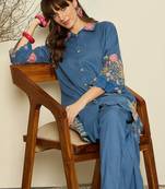 Women Floral Embroidered Thread Work Kurta with Trousers