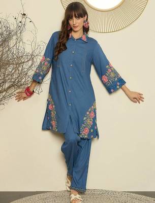 Women Floral Embroidered Thread Work Kurta with Trousers 2
