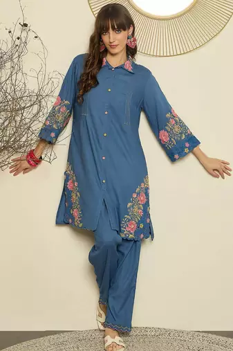 Women Floral Embroidered Thread Work Kurta with Trousers