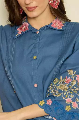 Women Floral Embroidered Thread Work Kurta with Trousers