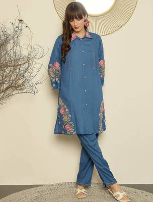 Women Floral Embroidered Thread Work Kurta with Trousers 4