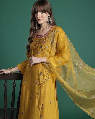Floral Embroidered Thread Work Kurta with Trousers & With Dupatta 1