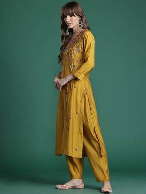 Floral Embroidered Thread Work Kurta with Trousers & With Dupatta 6