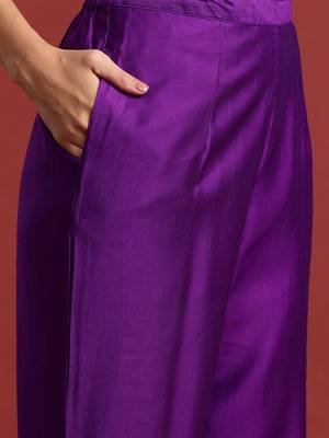 Women Ethnic Motifs Embroidered Empire Thread Work Liva Kurta with Trousers & With Dupatta 5