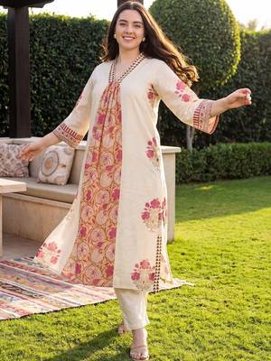 Women Floral Printed Empire Pure Cotton Kurta with Trousers 1