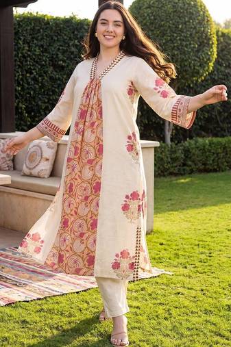 Women Floral Printed Empire Pure Cotton Kurta with Trousers
