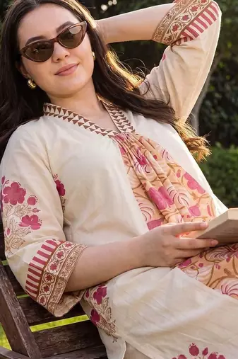 Women Floral Printed Empire Pure Cotton Kurta with Trousers