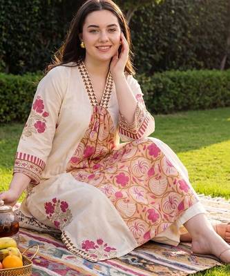 Women Floral Printed Empire Pure Cotton Kurta with Trousers 5