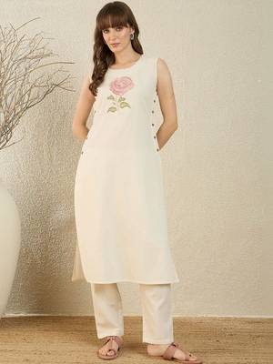 Women Floral Embroidered Regular Thread Work Kurta with Trousers 1