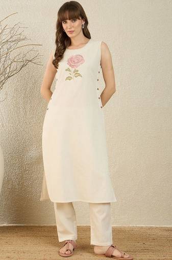 Women Floral Embroidered Regular Thread Work Kurta with Trousers