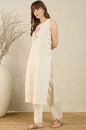 Women Floral Embroidered Regular Thread Work Kurta with Trousers