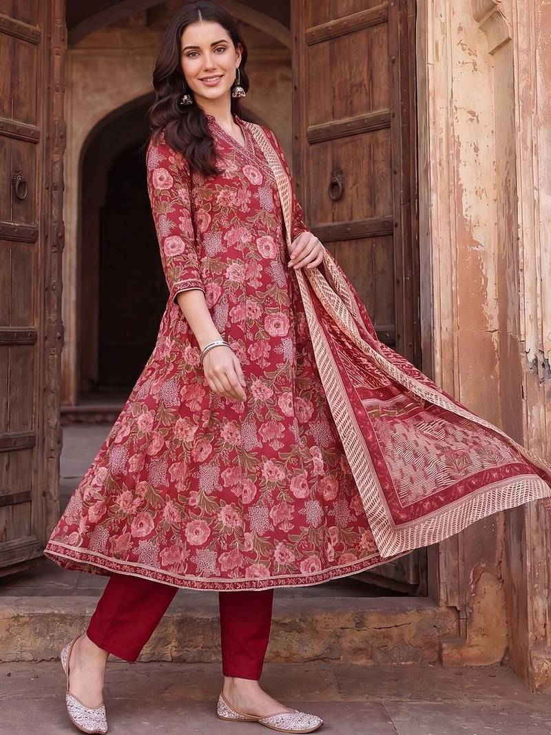Women Floral Printed Regular Pure Cotton Kurta with Trousers & With Dupatta