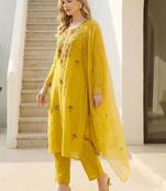Women Floral Embroidered Regular Thread Work Kurta with Trousers & With Dupatta