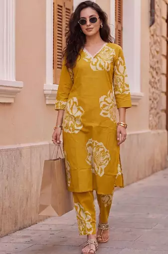 Women Floral Printed Regular Pure Cotton Kurta with Trousers