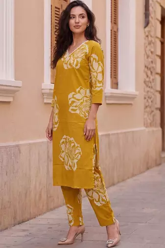 Women Floral Printed Regular Pure Cotton Kurta with Trousers