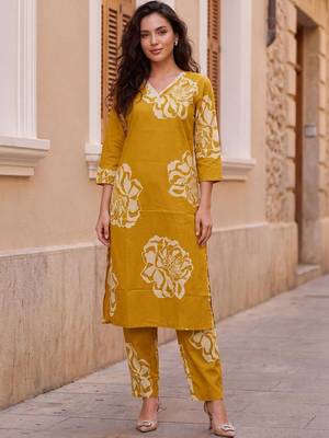 Women Floral Printed Regular Pure Cotton Kurta with Trousers 5