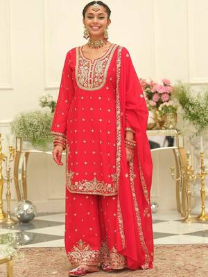 Paisley Embroidered Sweetheart Neck Straight Zari Kurta With Palazzos & Dupatta 3