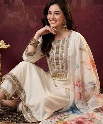 Women Floral Embroidered Regular Thread Work Kurta with Trousers & With Dupatta 5