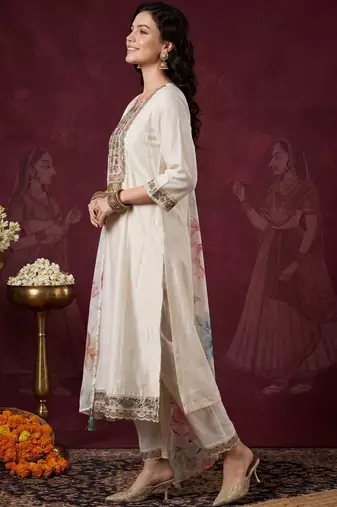 Women Floral Embroidered Regular Thread Work Kurta with Trousers & With Dupatta