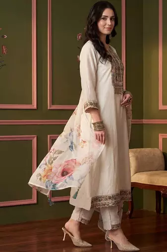 Women Floral Embroidered Regular Thread Work Kurta with Trousers & With Dupatta
