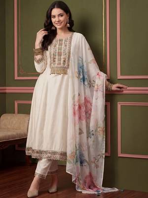 Women Floral Embroidered Regular Thread Work Kurta with Trousers & With Dupatta 3