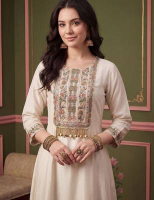 Women Floral Embroidered Regular Thread Work Kurta with Trousers & With Dupatta 4