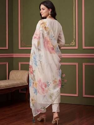 Women Floral Embroidered Regular Thread Work Kurta with Trousers & With Dupatta 5