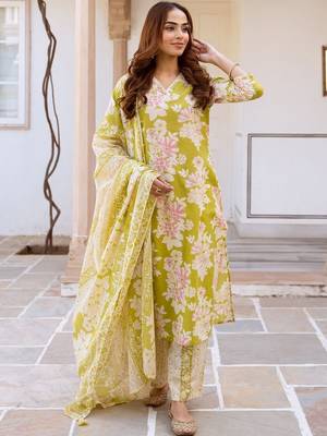 Women Floral Printed Regular Thread Work Pure Cotton Kurta with Trousers & With Dupatta 1