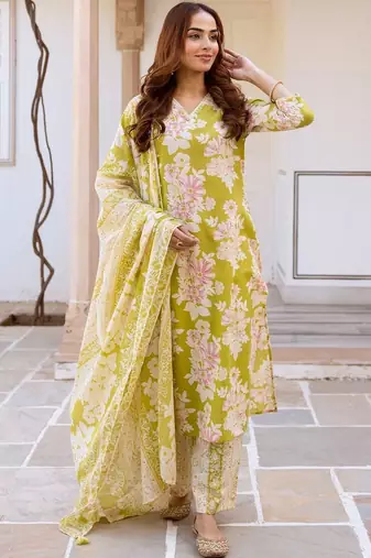 Women Floral Printed Regular Thread Work Pure Cotton Kurta with Trousers & With Dupatta