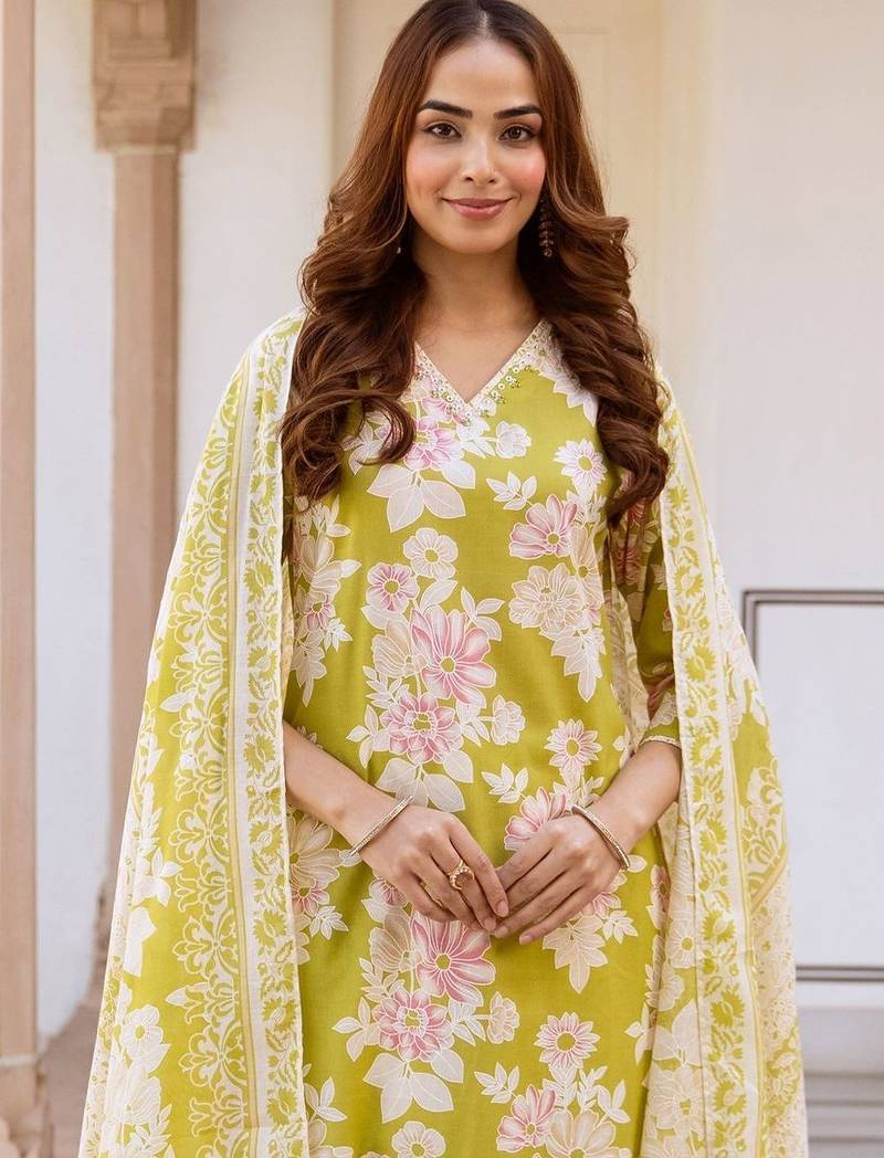 Women Floral Printed Regular Thread Work Pure Cotton Kurta with Trousers & With Dupatta
