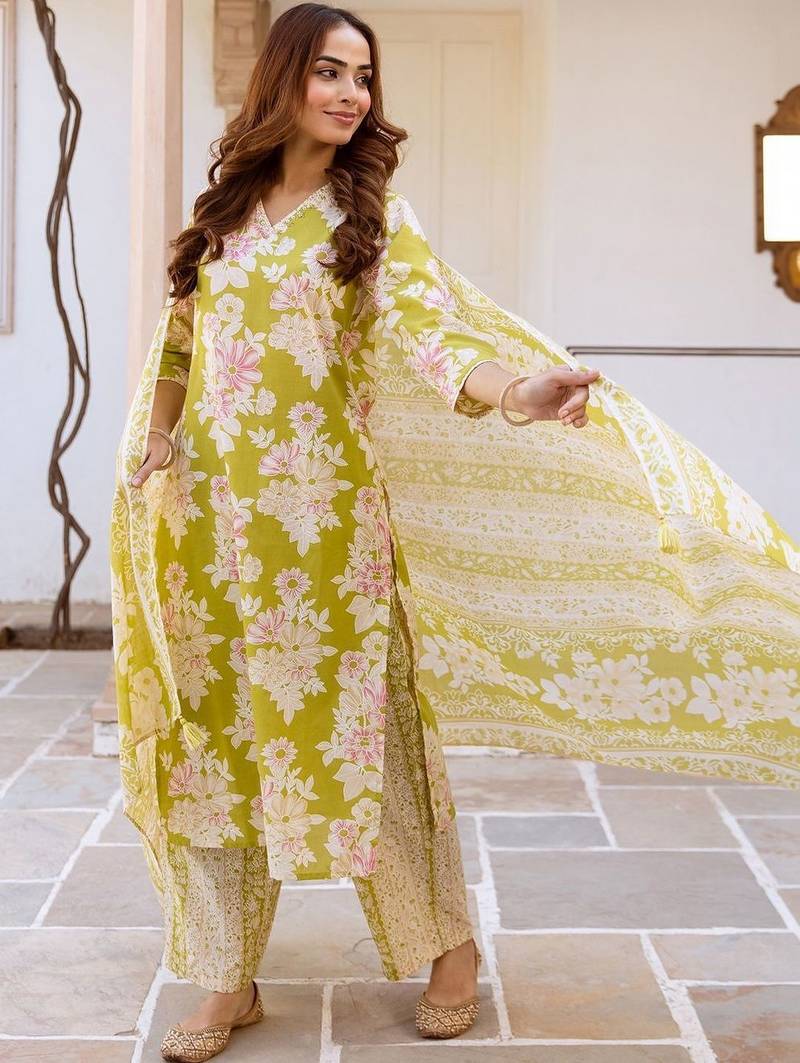 Women Floral Printed Regular Thread Work Pure Cotton Kurta with Trousers & With Dupatta