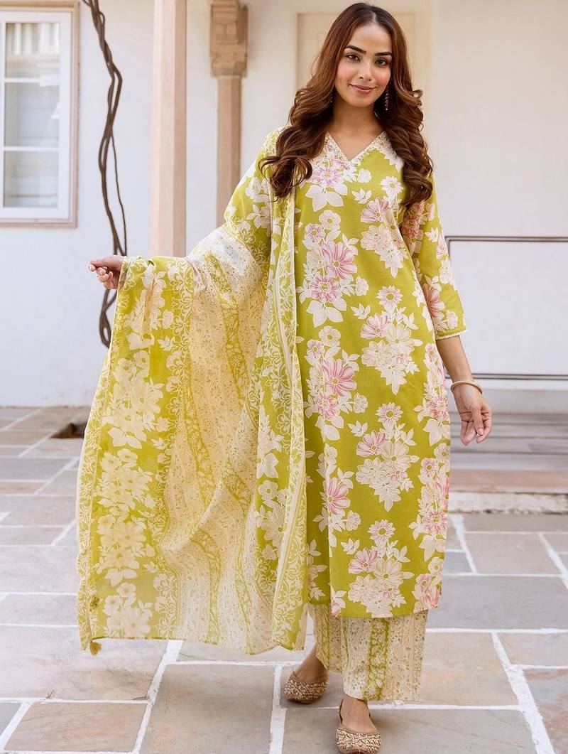 Women Floral Printed Regular Thread Work Pure Cotton Kurta with Trousers & With Dupatta