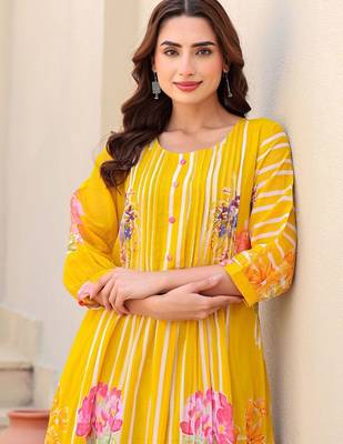 Floral Printed A-Line Pure Cotton Kurta With Trousers 1