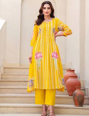 Floral Printed A-Line Pure Cotton Kurta With Trousers 2