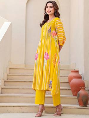 Floral Printed A-Line Pure Cotton Kurta With Trousers 4