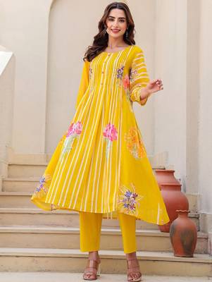 Floral Printed A-Line Pure Cotton Kurta With Trousers 6