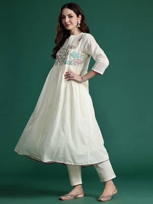 Floral Embroidered Empire Thread Work Pure Cotton Kurta with Trousers & Dupatta 5