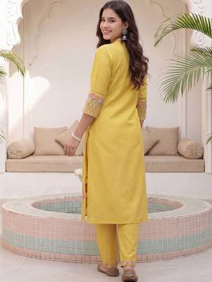 Women Floral Embroidered Regular Thread Work Kurta with Trousers & With Dupatta 5