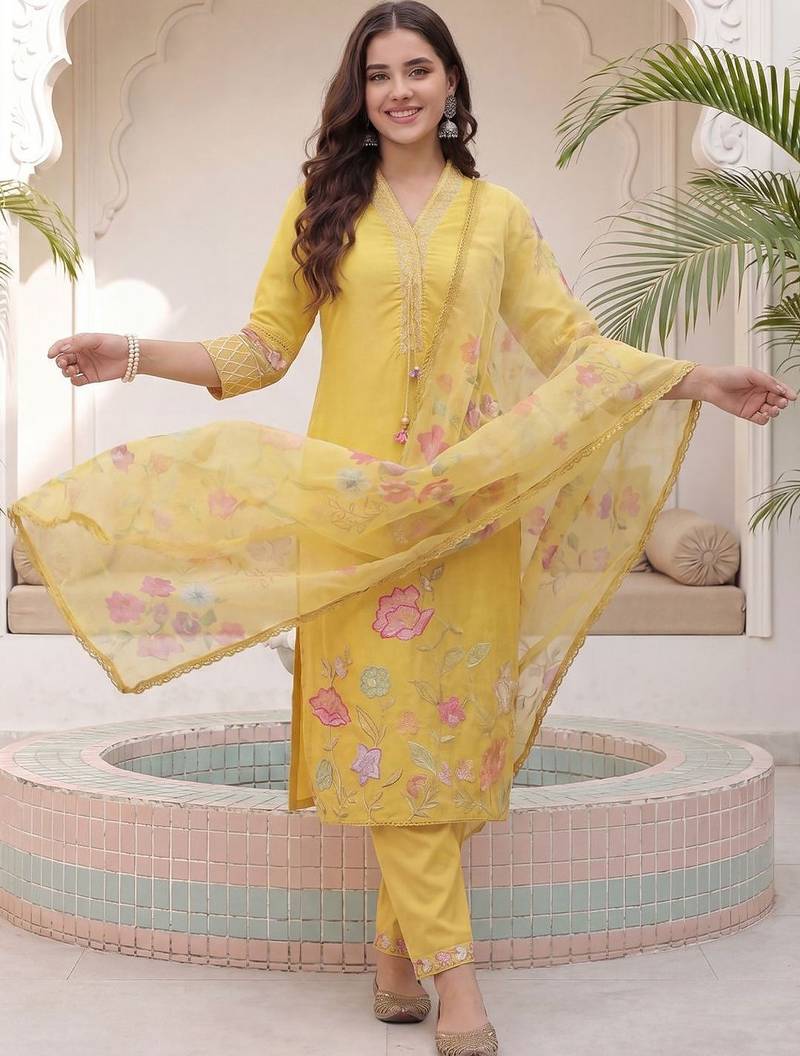 Women Floral Embroidered Regular Thread Work Kurta with Trousers & With Dupatta